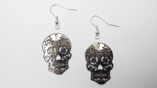 Totenschädel Ohrringe dunkel silberfarben skull